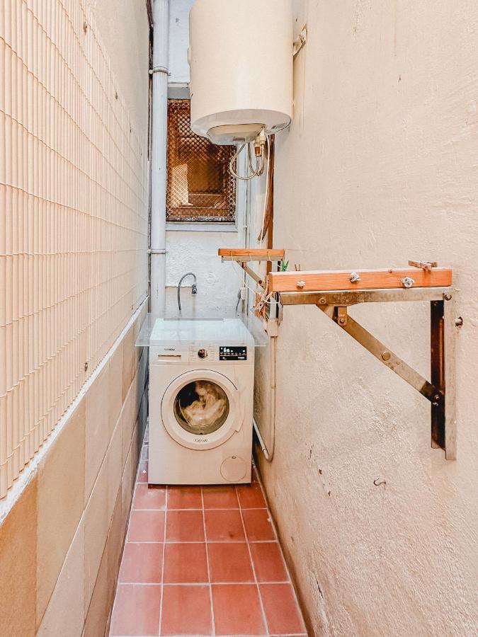 Agradable Piso Compartido Apartment Barcelona Luaran gambar